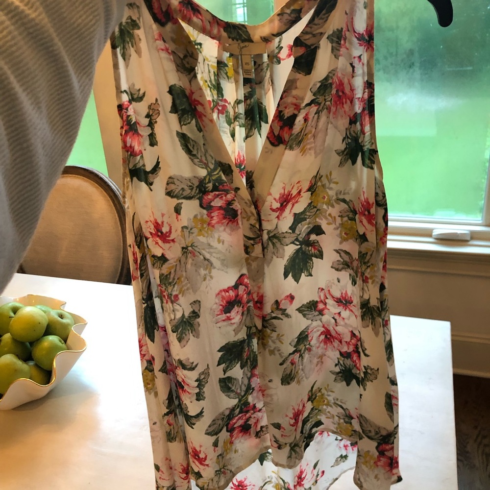 Silk, floral Joie top w slit and 2 buttons XS